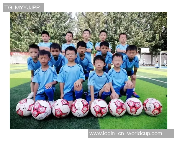 追逐绿茵场上的梦想我的足球之旅与成长故事